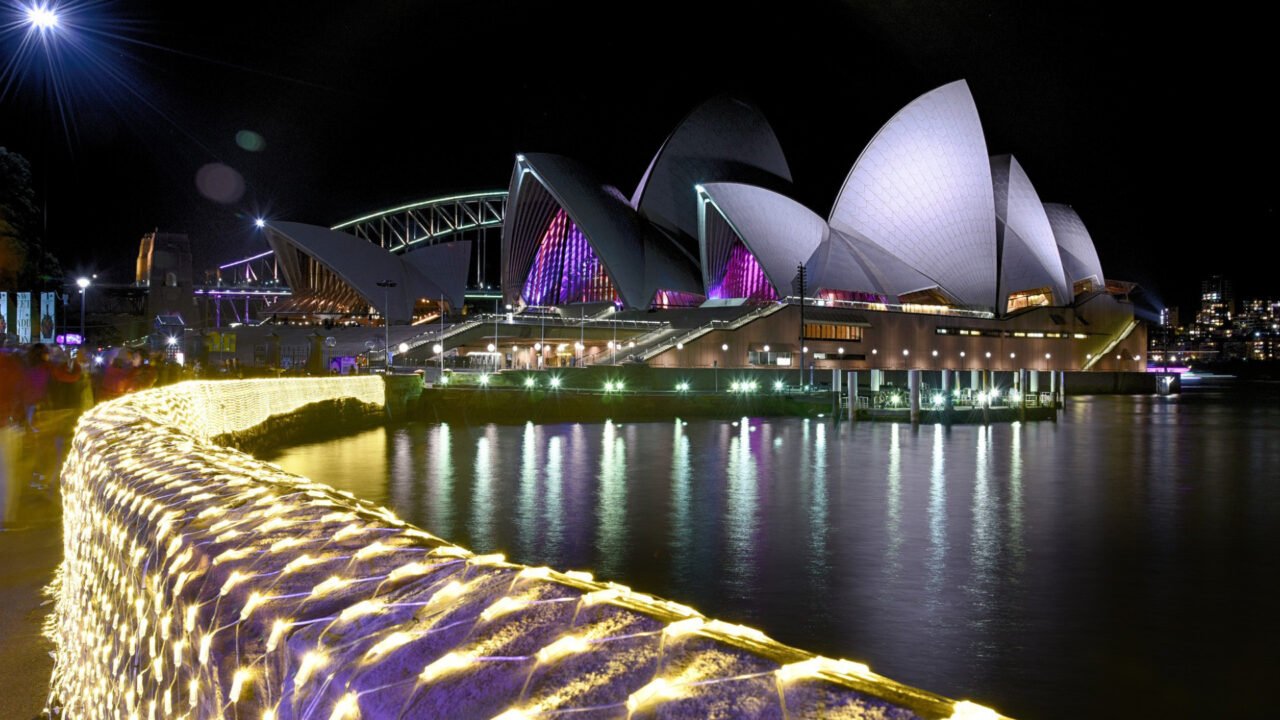 https://techpapersworld.com/wp-content/uploads/2022/06/Australias-Largest-Event-Vivid-Sydney-1280x720.jpg