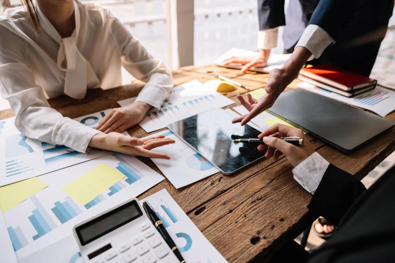 3 person having meeting